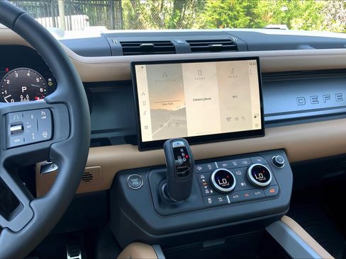 New 2025 Land Rover Defender 130 V8 image 6