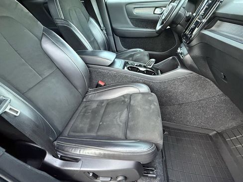 Used 2021 Volvo XC40 T4 R-Design w/ Advanced Package image 10