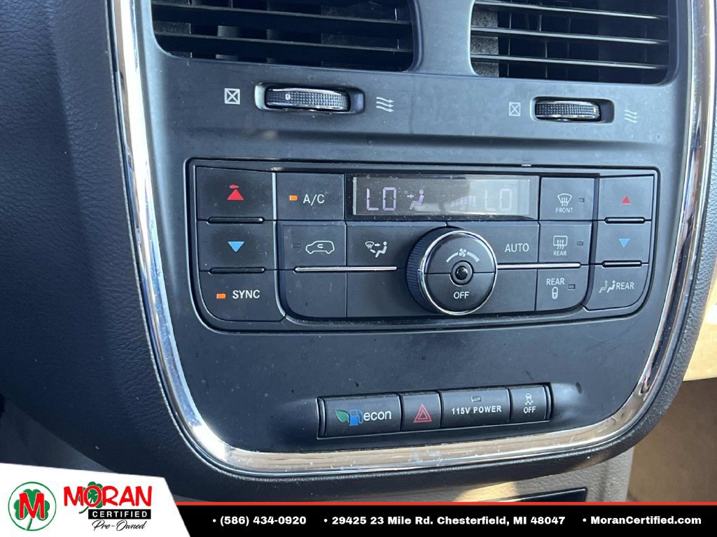 Used 2015 Chrysler Town & Country Touring FWD image 22