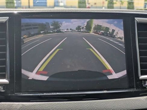 Used 2023 Chrysler Pacifica Touring-L FWD image 22