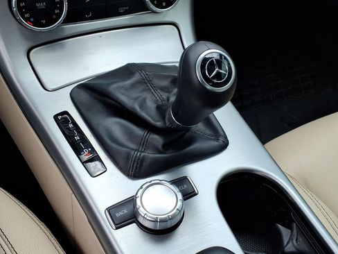 Used 2015 Mercedes-Benz SLK 350 image 9
