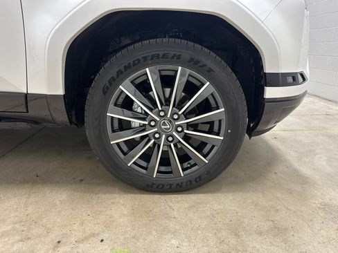 Used 2025 Lexus GX 550 w/ Accessory Package (2T) image 15