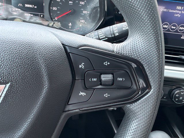 Used 2025 Chevrolet Trax LS w/ LS Convenience Package FWD image 19