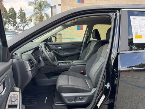 Used 2025 Nissan Rogue SV FWD image 29