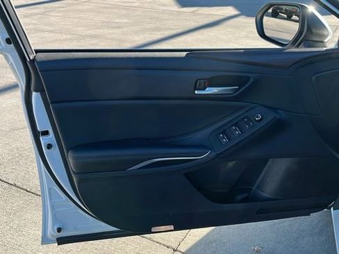 Used 2021 Toyota Avalon XLE image 5