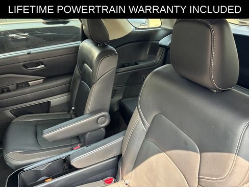 Used 2023 Nissan Pathfinder SL w/ SL Premium Package FWD image 13