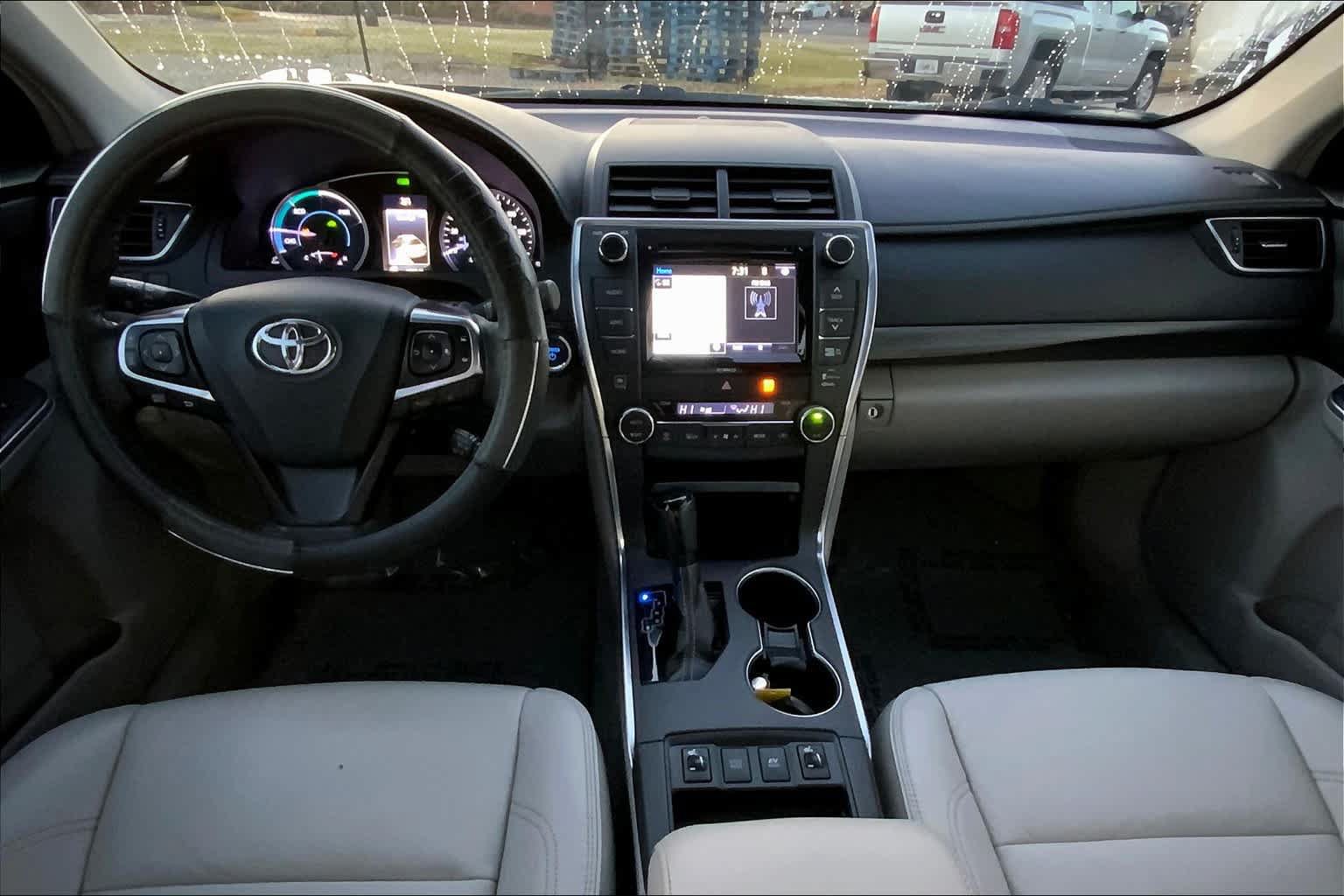 Used 2017 Toyota Camry XLE w/ Moonroof Package FWD image 16