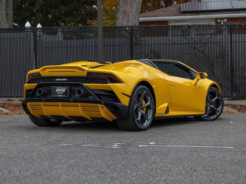 Used 2024 Lamborghini Huracan EVO image 32