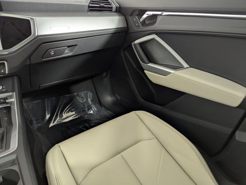 New 2025 Audi Q3 2.0T Premium image 11