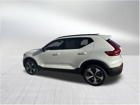New 2026 Volvo XC40 B5 Plus w/ Protection Package Premier image 2