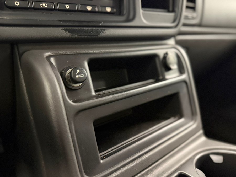 Used 2005 GMC Sierra 1500 SLE w/ Safe And Sound Package AWD/4WD image 46