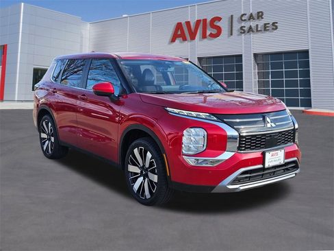 Used 2025 Mitsubishi Outlander SE image 9