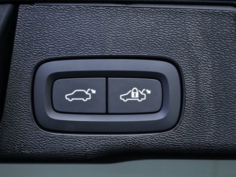 Used 2026 Volvo XC60 B5 Plus w/ Protection Package Premier image 32