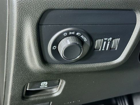 Used 2025 Jeep Grand Cherokee Altitude image 11