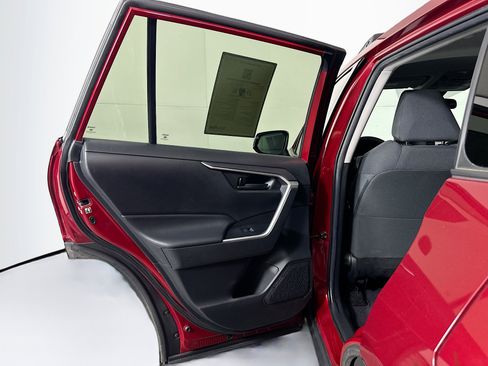 Used 2020 Toyota RAV4 LE image 25