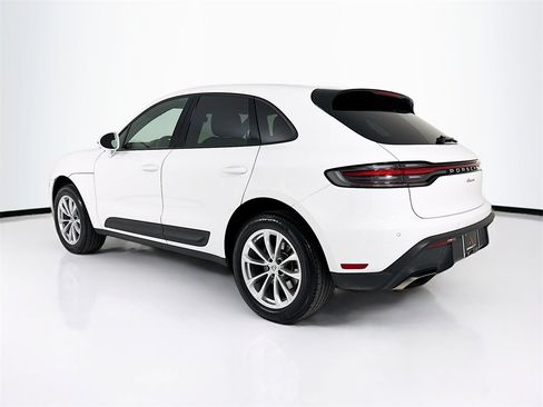 Used 2025 Porsche Macan image 3