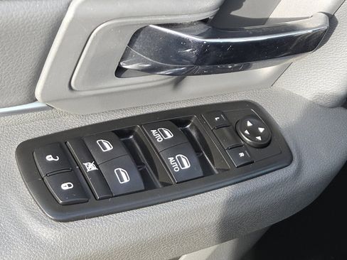 Used 2015 RAM 1500 Classic SLT image 29