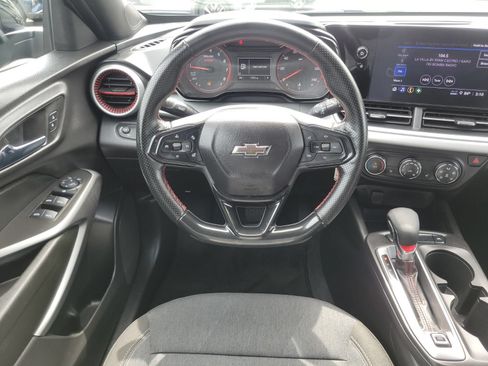 Used 2024 Chevrolet Trax RS FWD image 15
