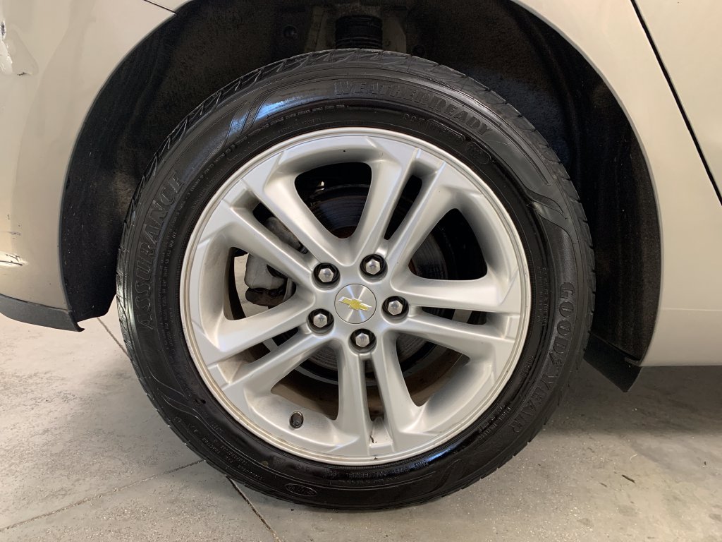 Used 2018 Chevrolet Cruze LT FWD image 9