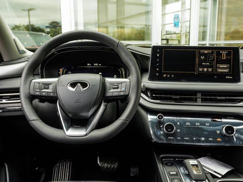 Certified 2026 INFINITI QX60 Luxe w/ Family Package AWD/4WD image 13