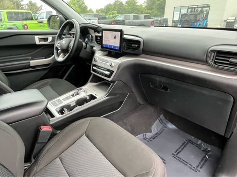 Used 2023 Ford Explorer XLT RWD image 39