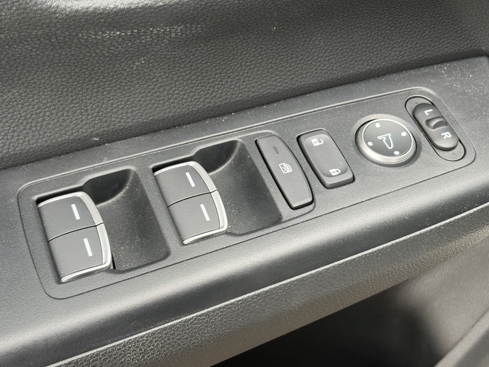 Used 2025 Honda CR-V EX-L image 9
