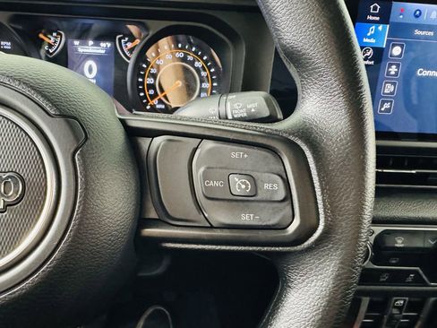 Used 2025 Jeep Gladiator Nighthawk image 12