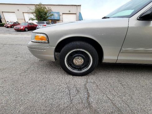 Used 2011 Ford Crown Victoria Police Interceptor w/ Comfort & Convenience Group image 22
