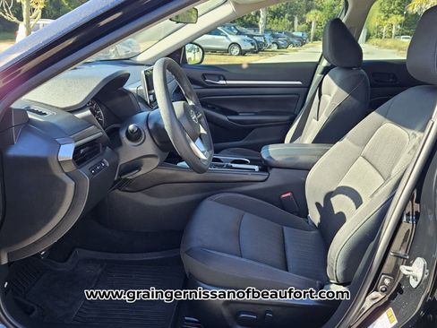 Used 2023 Nissan Altima 2.5 SV image 3