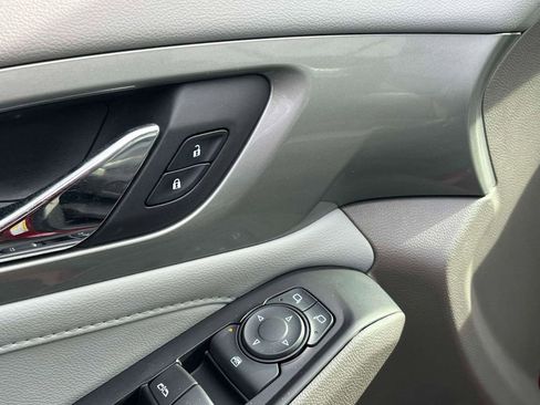 Used 2019 Chevrolet Traverse LT w/ LT Premium Package image 15