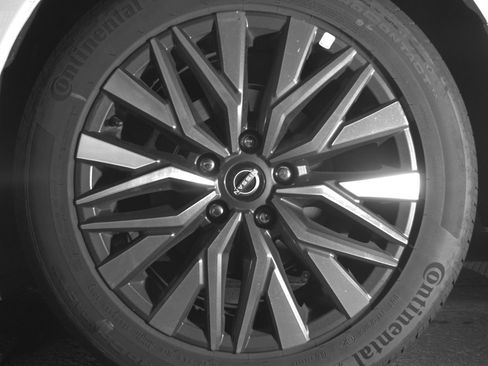 Used 2025 Nissan Altima 2.5 SV image 14