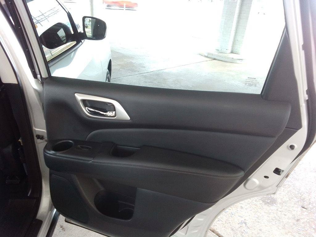 Used 2020 Nissan Pathfinder S FWD image 24