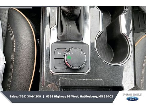 Used 2025 Chevrolet Blazer Premier w/ Enhanced Convenience Package AWD/4WD image 23