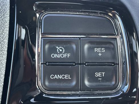 Used 2013 Chrysler 300 S image 23