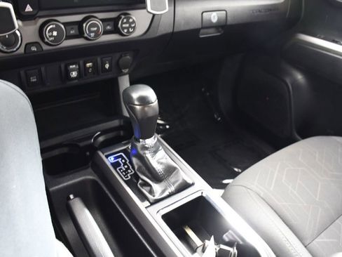 Used 2019 Toyota Tacoma TRD Off-Road AWD/4WD image 34