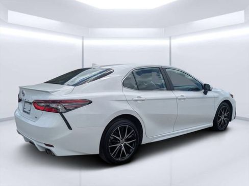Used 2024 Toyota Camry SE FWD image 3