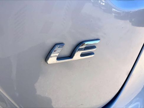 Used 2020 Toyota Corolla LE image 9