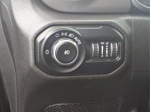 Used 2020 Jeep Wrangler Unlimited Sahara AWD/4WD image 14