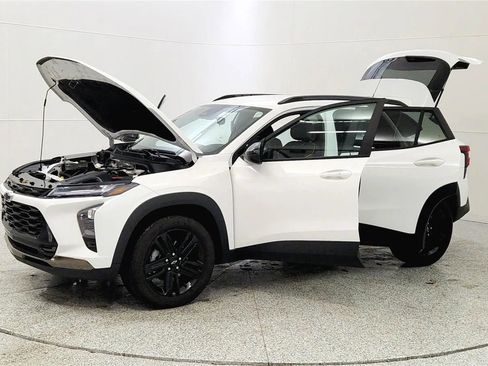 Used 2025 Chevrolet Trax ACTIV w/ Driver Confidence Package image 10