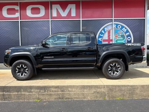 Used 2023 Toyota Tacoma TRD Off-Road image 11