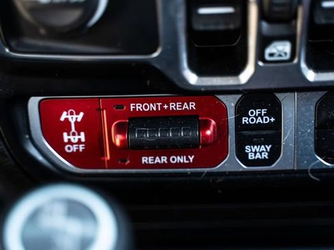 Used 2023 Jeep Gladiator Rubicon w/ LED Lighting Group AWD/4WD image 35
