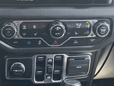 Used 2024 Jeep Wrangler Unlimited w/ Convenience Group image 11