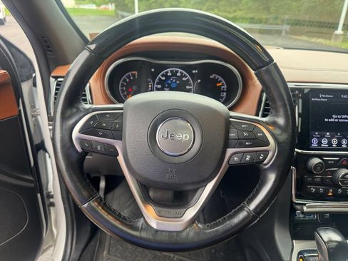 Used 2020 Jeep Grand Cherokee Overland AWD/4WD image 15