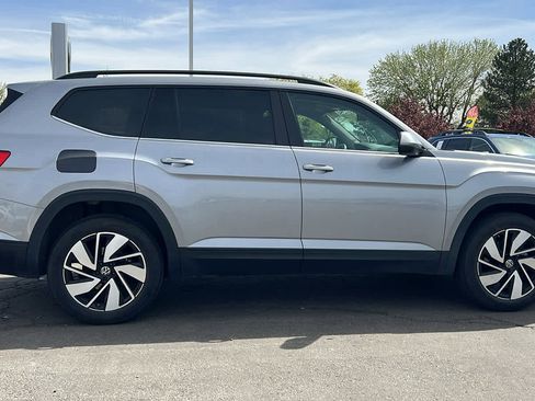 Used 2024 Volkswagen Atlas SE image 4