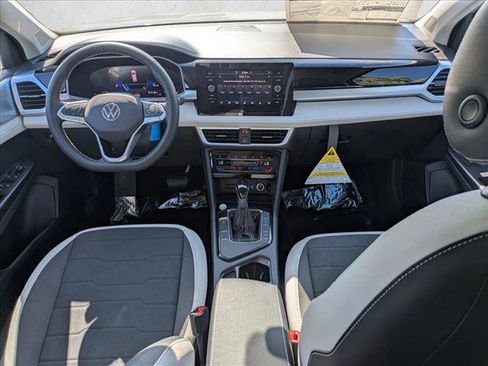 New 2026 Volkswagen Taos SE image 15