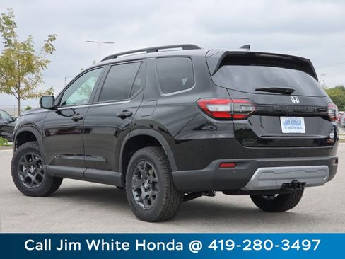 New 2025 Honda Pilot TrailSport image 13
