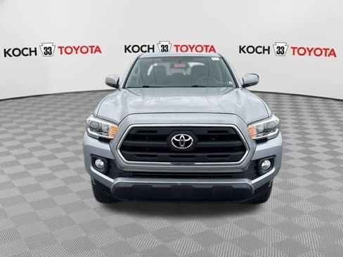 Used 2017 Toyota Tacoma SR5 w/ Tow Package image 2