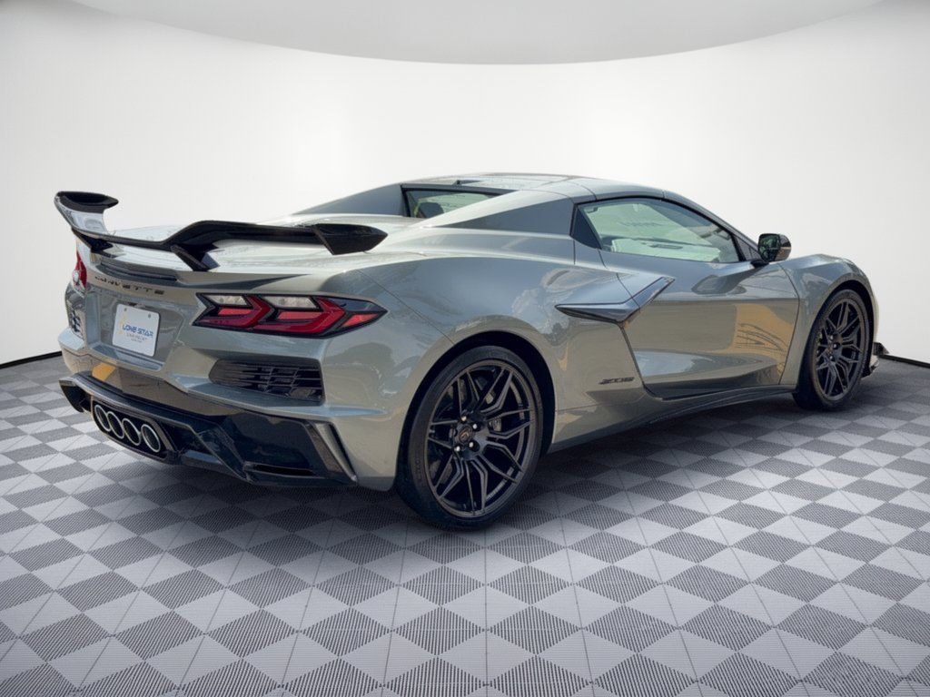 Used 2024 Chevrolet Corvette Z06 w/ Z07 Performance Package RWD image 9