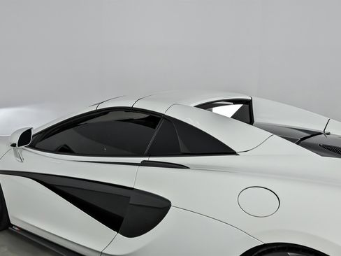 Used 2020 McLaren 570S Spider image 19