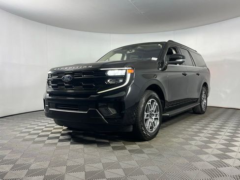 Used 2025 Ford Expedition Max Active image 3